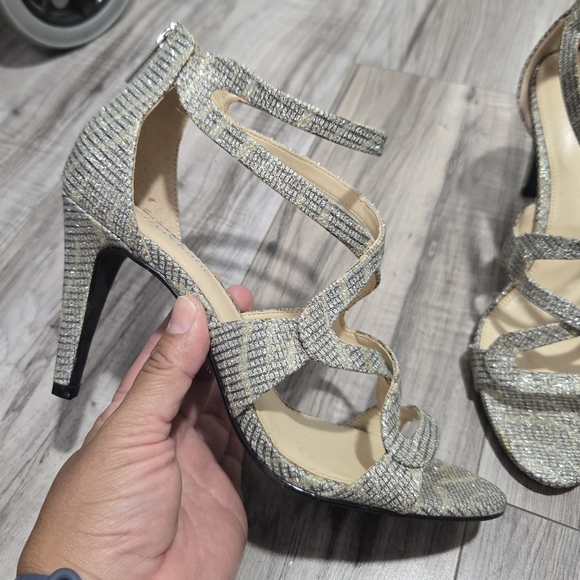 Kelly & Katie Silver Strappy Heels Sz 8 - Picture 3 of 12